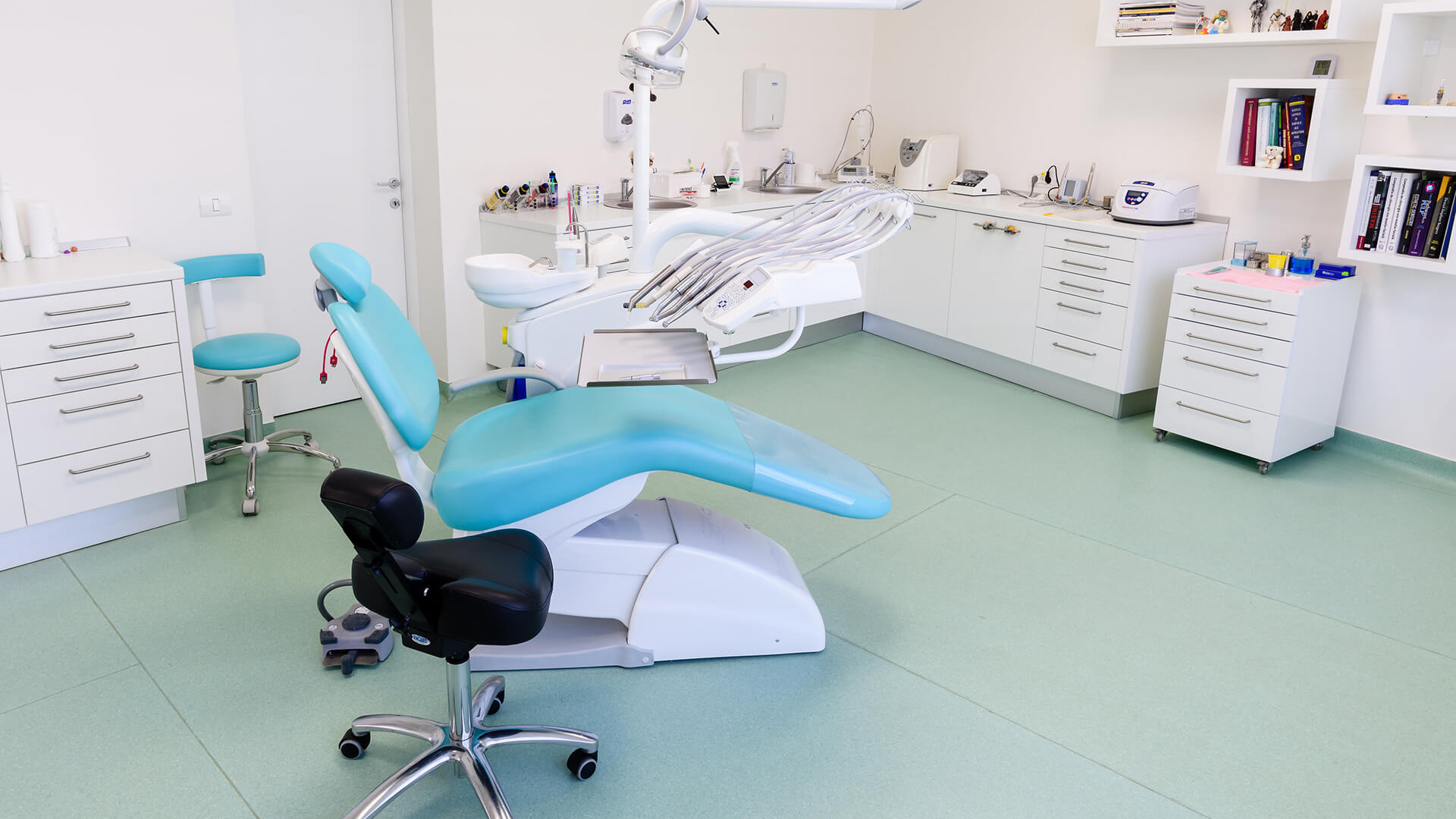 Dr. Aymen Arad - Ne mutăm în noua clinică!