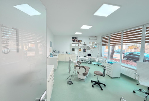 Cabinet stomatologic Arad, implanturi si tratamente stomatologice - Clinica Dr. Aymen - Dentist Arad / Cabinet stomatologic Arad