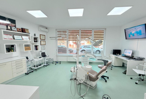 Cabinet stomatologic Arad, implanturi si tratamente stomatologice - Clinica Dr. Aymen - Dentist Arad / Cabinet stomatologic Arad