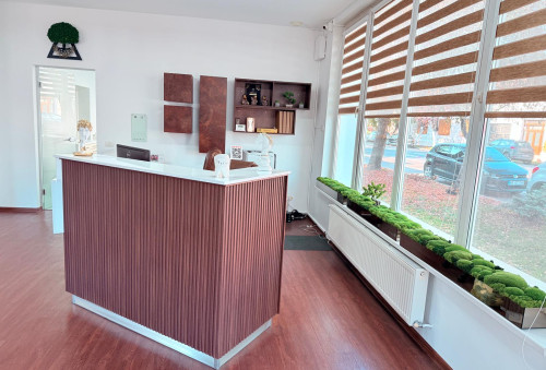 Cabinet stomatologic Arad, implanturi si tratamente stomatologice - Clinica Dr. Aymen - Dentist Arad / Cabinet stomatologic Arad