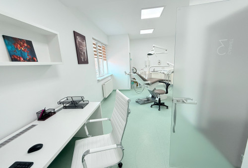 Cabinet stomatologic Arad, implanturi si tratamente stomatologice - Clinica Dr. Aymen - Dentist Arad / Cabinet stomatologic Arad