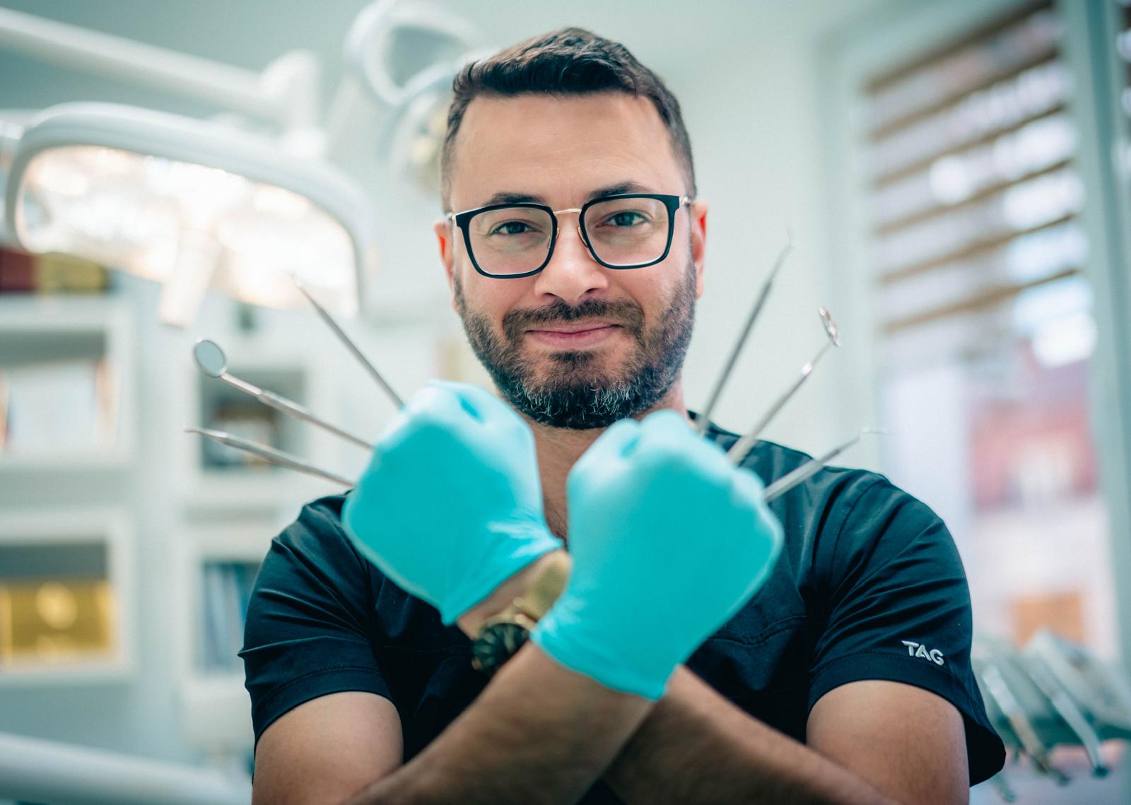 Frica de dentist – cum o învingem și de ce contează să alegi un medic stomatolog empatic în Arad