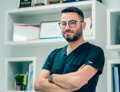 Dr. Aymen Arad - Cum alegi un medic dentist bun în Arad – 6 întrebări esențiale